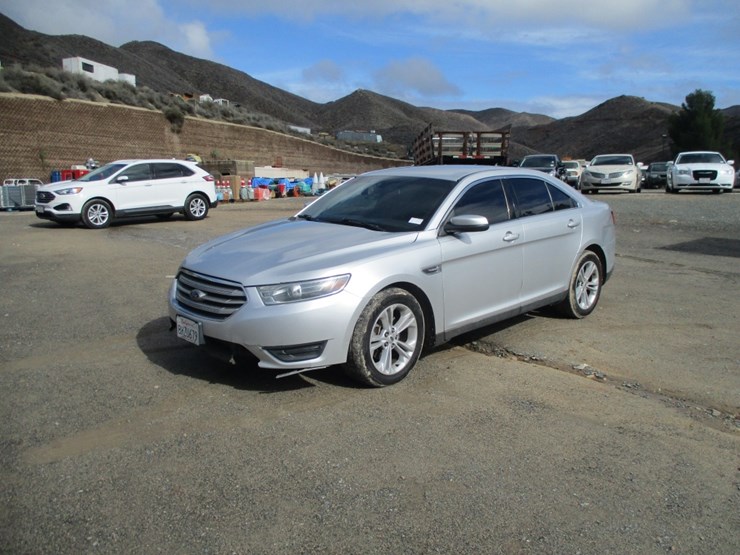 2019-ford-taurus-sel-sedan,-image-1