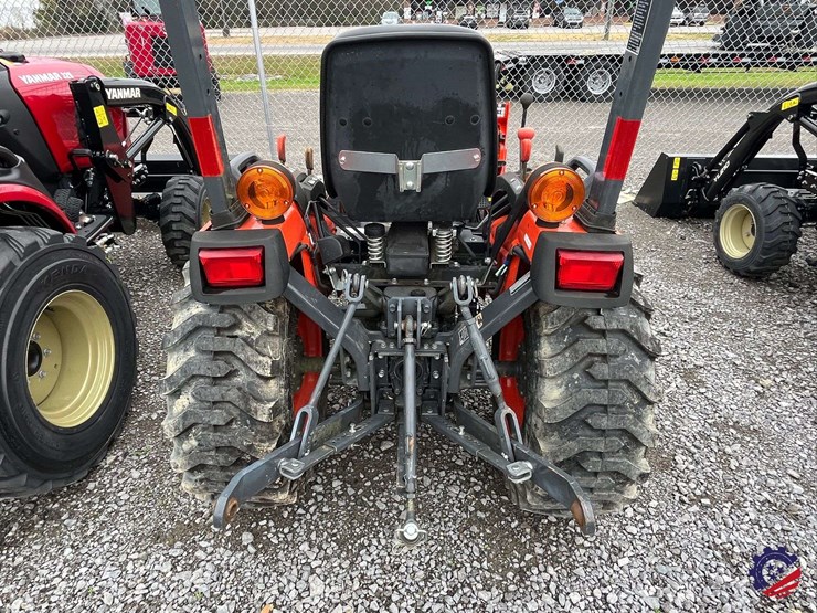 kubota-b2401d-farm-tractor-image-29