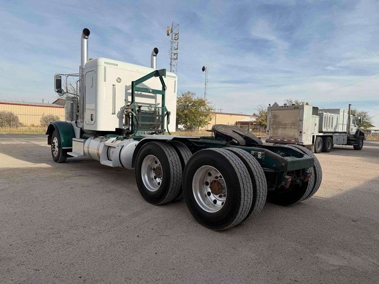 2014-peterbilt-388-image-3