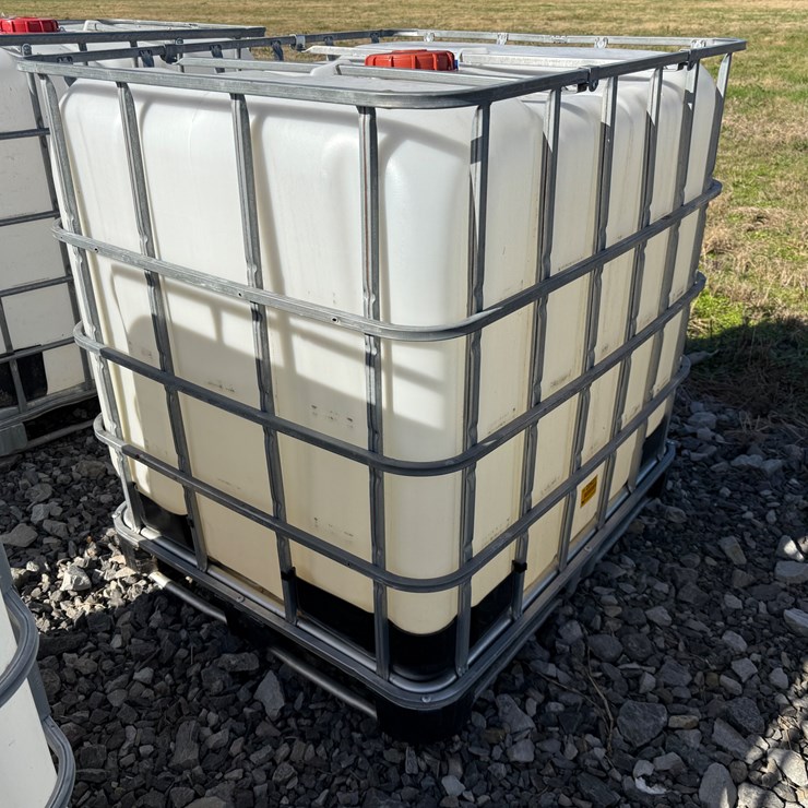 #22623 • 1000 Gallon Poly Tank w/ Cage