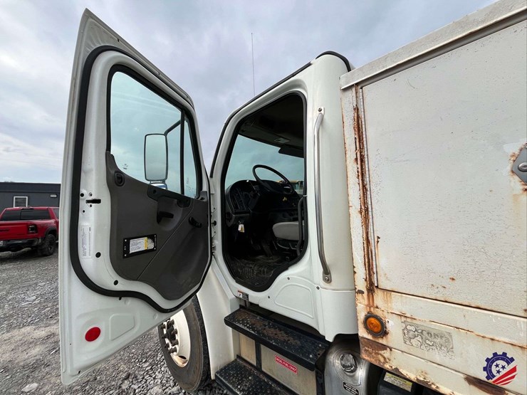 2017-freightliner-m2-s/a-tank-truck-image-65