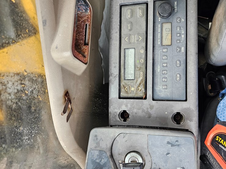 deere-200d-lc-image-41