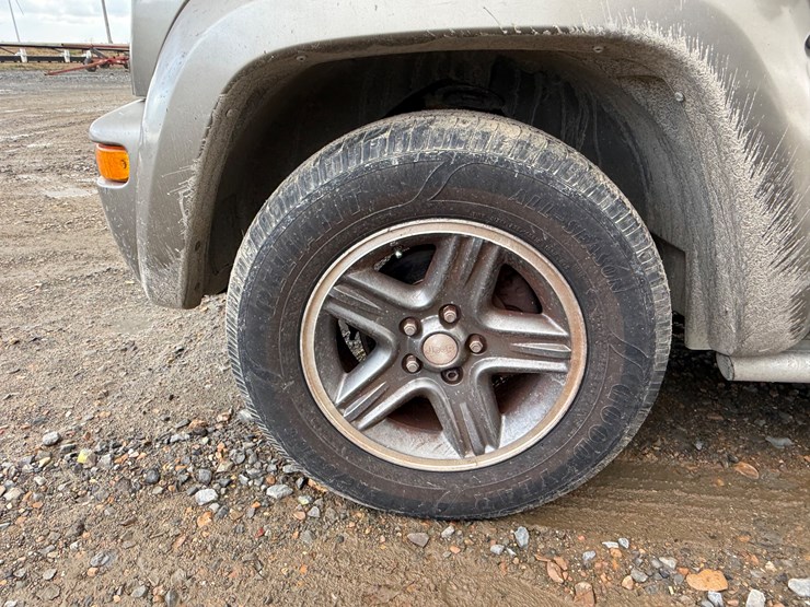 2004-jeep-liberty-image-12