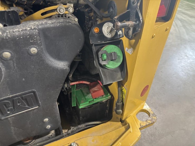 2018-caterpillar-228-image-19