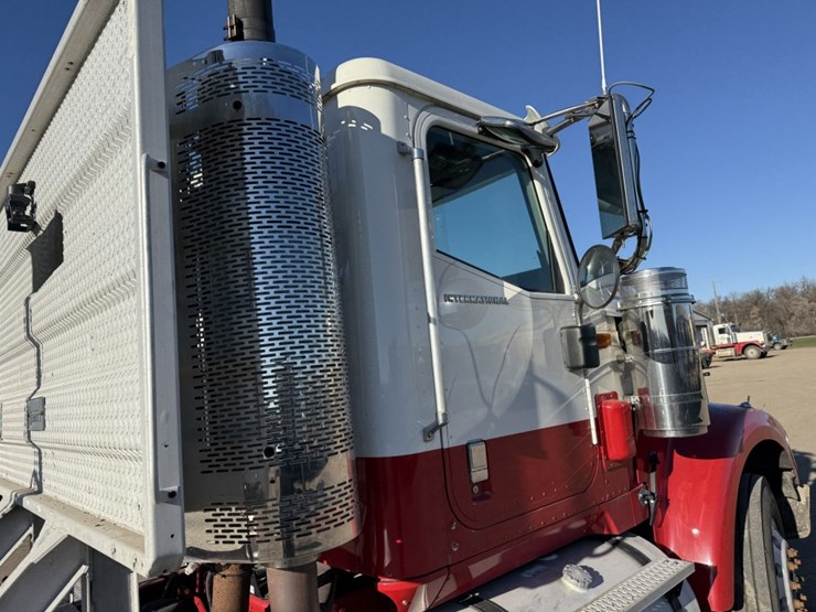 #1952-•-2008-international-eagle-day-cab-truck-tractor-image-38