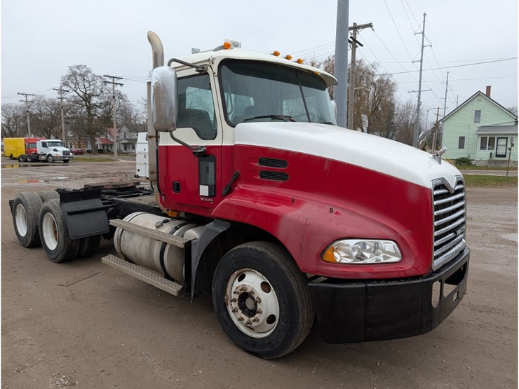 2007-mack-cxn613-daycab-image-2