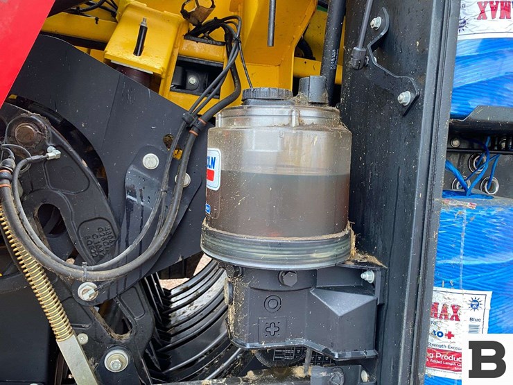 new-holland-340-image-23