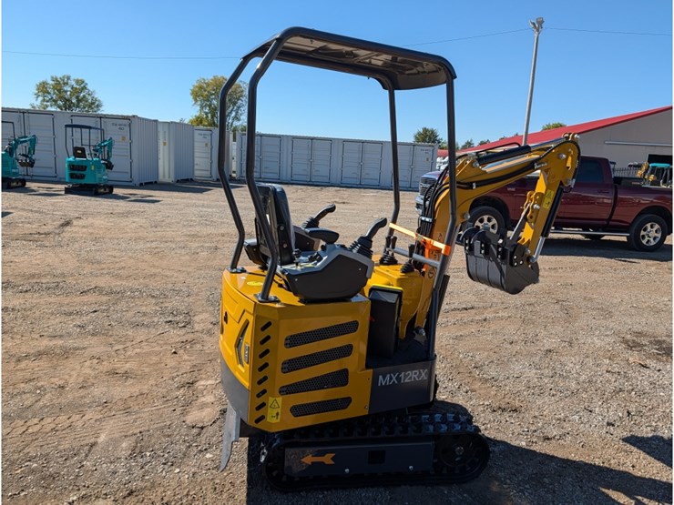 cfg-mx12rx-mini-excavator-w/-mechanical-thumb-image-4