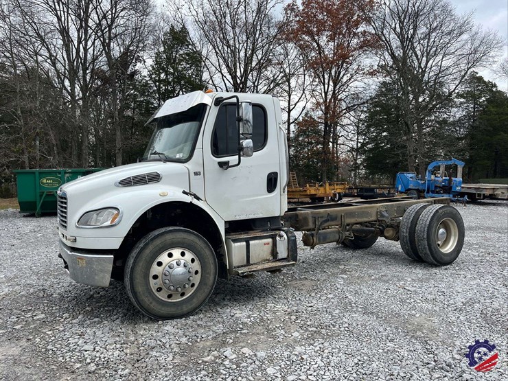 2013-freightliner-m2-s/a-cab-&-chassis-image-1