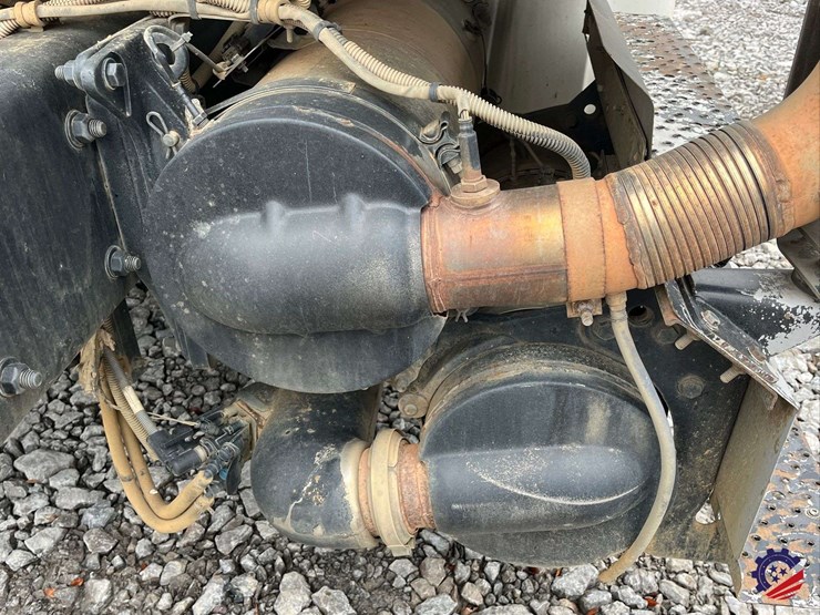 2013-freightliner-m2-s/a-cab-&-chassis-image-36