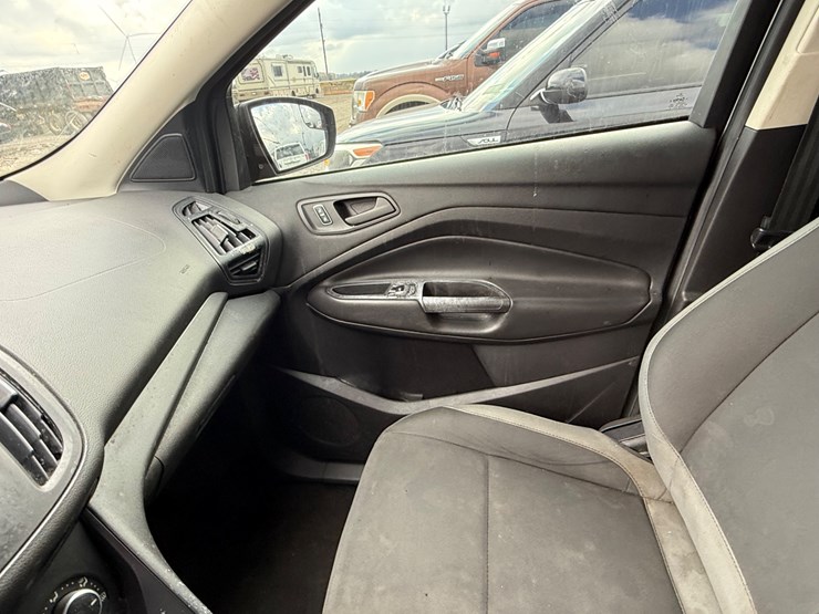 2014-ford-escape-image-32