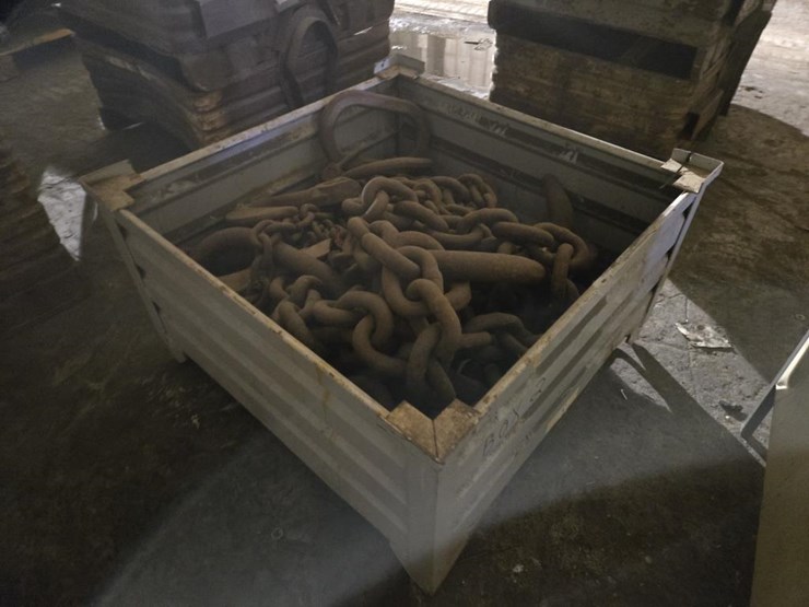 #3413-•-steel-crate-w/-misc.-heavy-duty-chains-image-2