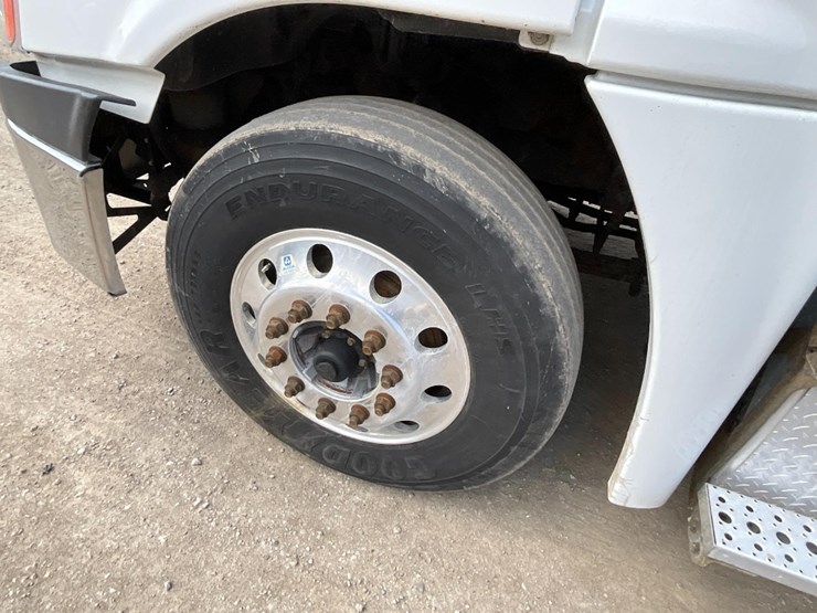 2016-freightliner-ca125-day-cab-image-19