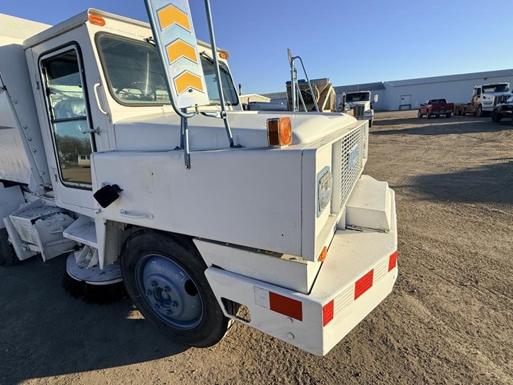 #1981-•-1990-mobil-sweeper-ahl-sweeper-truck-image-29
