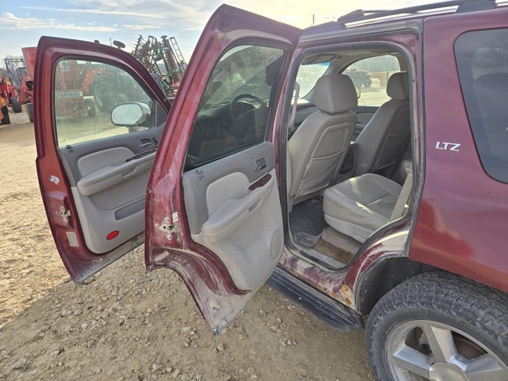 2009-chevrolet-tahoe-ltz-image-16