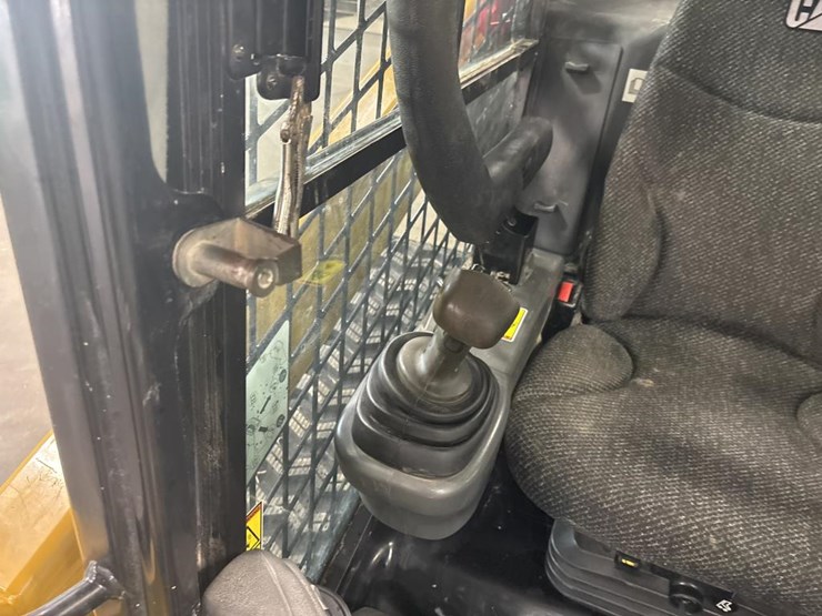 2018-caterpillar-228-image-39