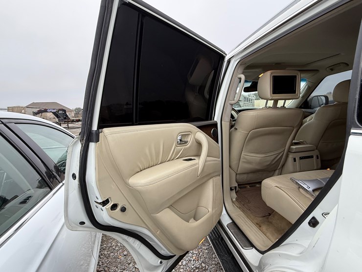 2012-infiniti-qx56-image-35