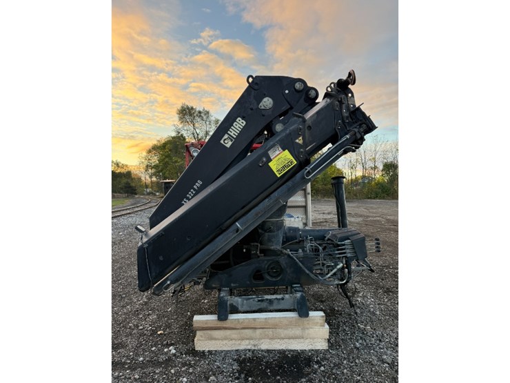 2013-hiab-xs-322-pro-knuckle-crane-w/-headache-rack-image-2