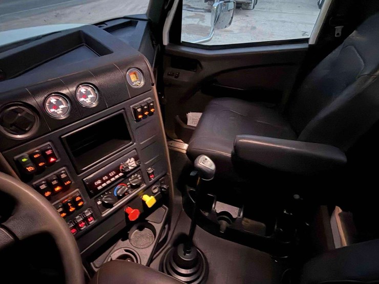 2019-international-hx620-image-8