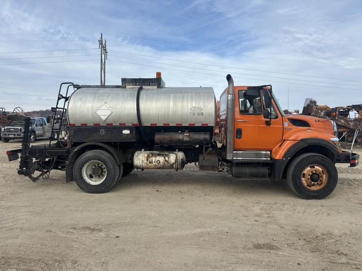 2009-international-7400-image-6