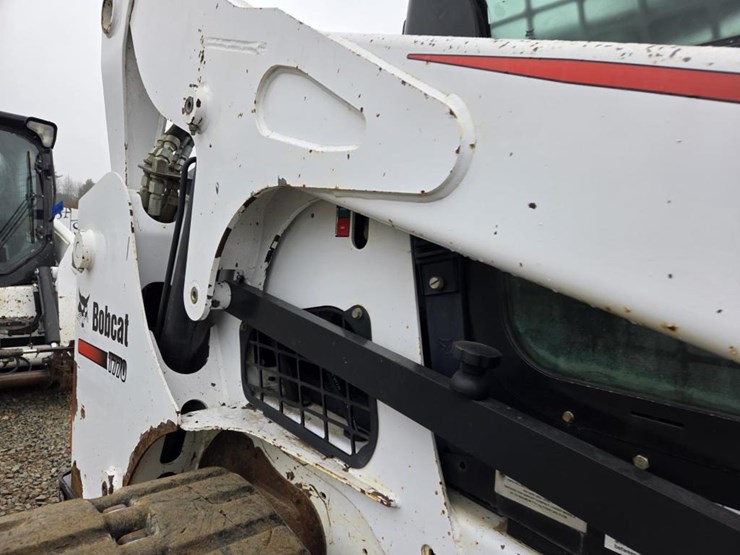 2013-bobcat-t770-image-15