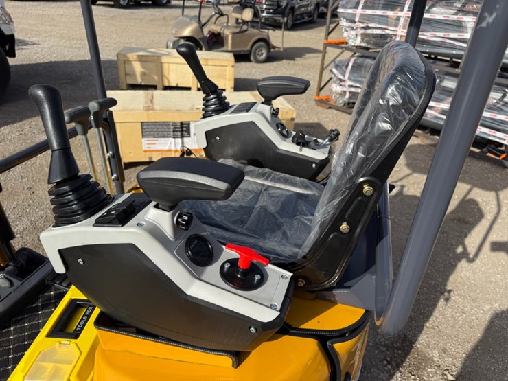 sdlanch-sdle20-mini-excavator-w-hydraulic-thumb-image-9