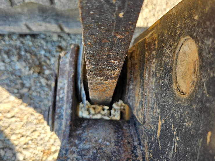 2023-caterpillar-299d3-image-82