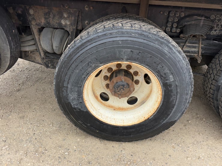 2006-freightliner-m2112-flatbed-image-17