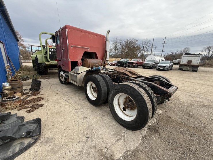 #1193-•-1984-peterbilt-cab-over-truck-tractor-image-6