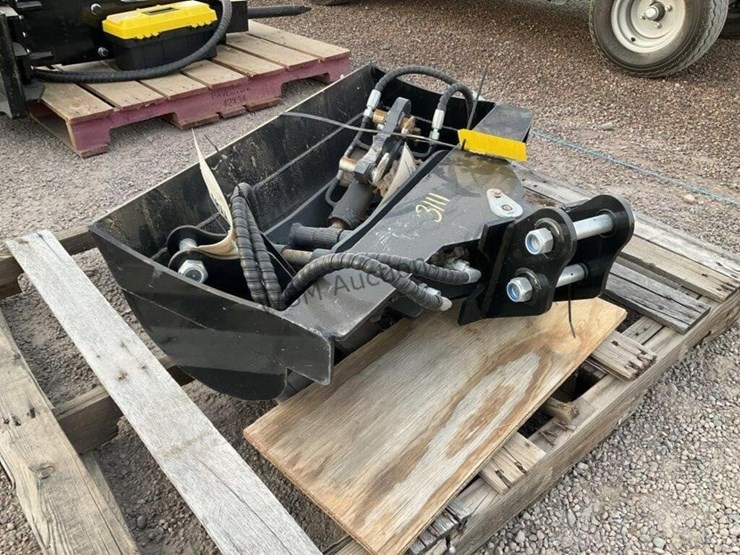 mini-excavators-attachments-image-4