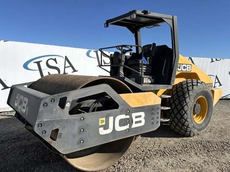 2015-jcb-vm117d-image-1