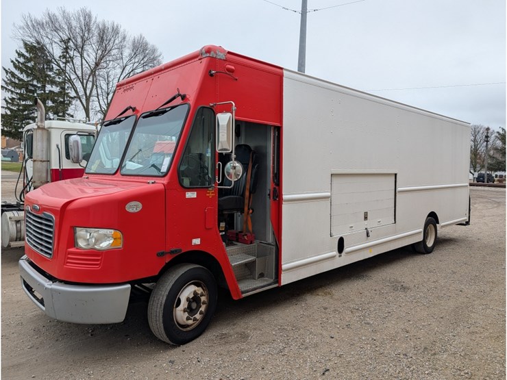 2016-freightliner-mt55-image-1