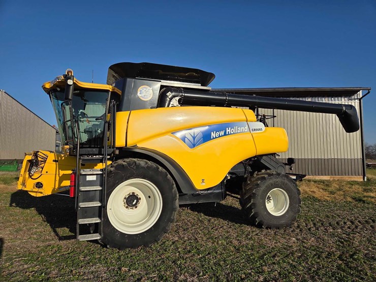 2010-new-holland-cr9065-image-2