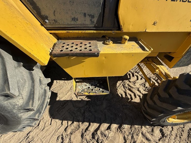 #1975-•-massey-ferguson-14k-forklift-image-21