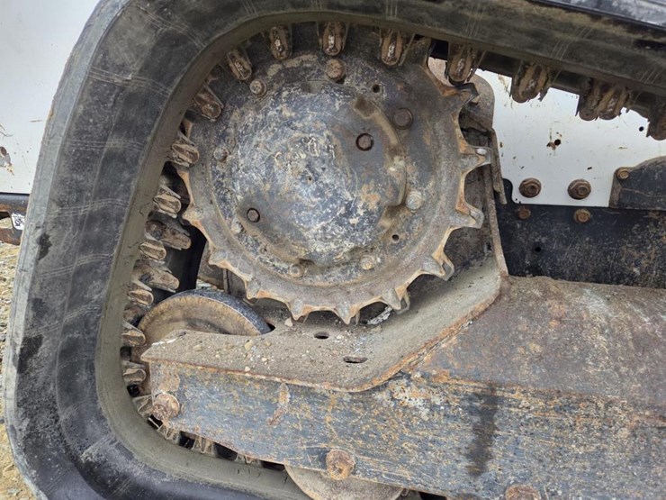 2020-bobcat-t740-image-53