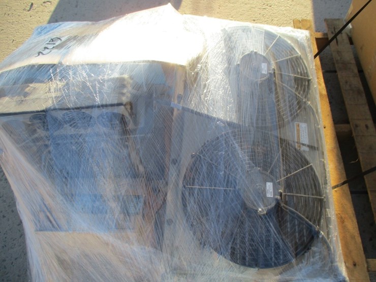 (2)-r-2400-red-dot-military-vehicle-a/c-kits-image-4