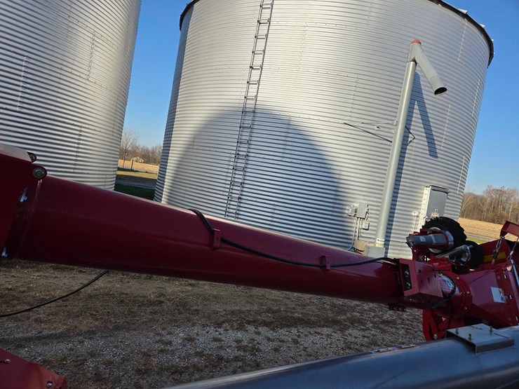 agi-mayrath-hx2-10"x63'-swing-away-auger-image-11