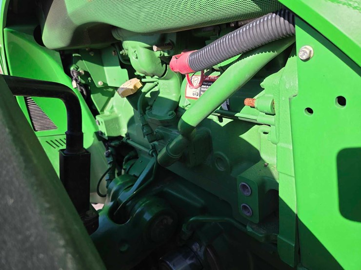 2012-john-deere-8285r-image-23