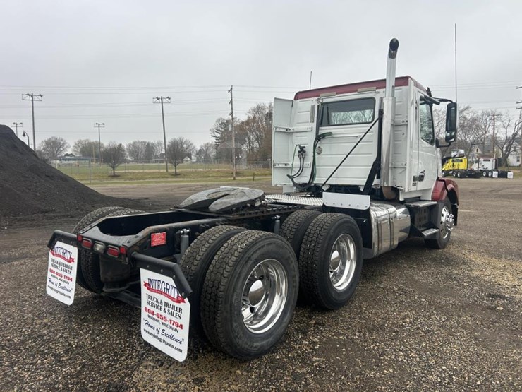 #1676-•-2015-volvo-vnl-day-cab-truck-tractor-image-5