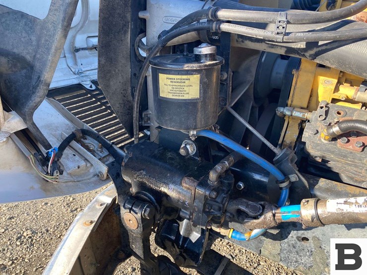 2002-freightliner-fl70-image-34