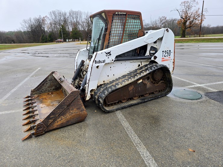 bobcat-t250-image-7