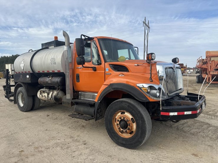 2009-international-7400-image-7