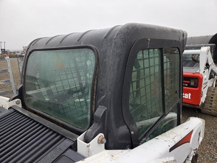 2020-bobcat-t740-image-35