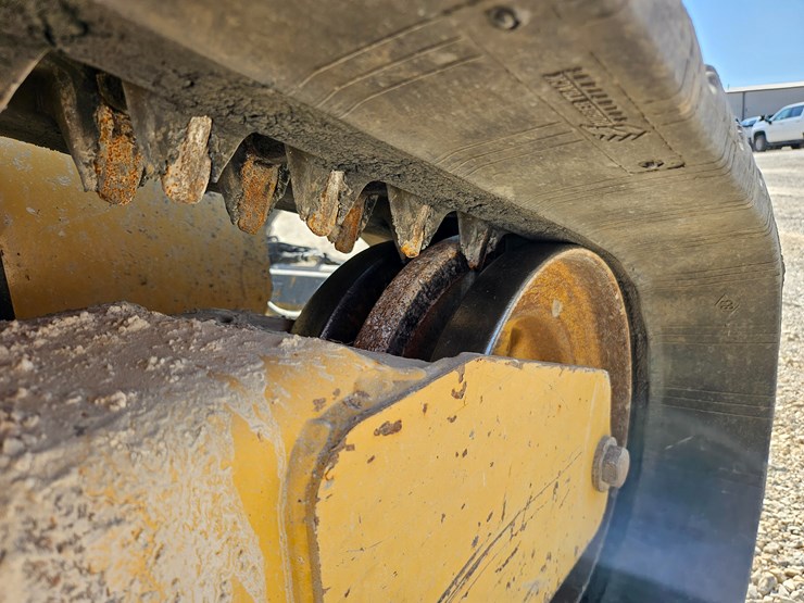 2023-caterpillar-299d3-image-71