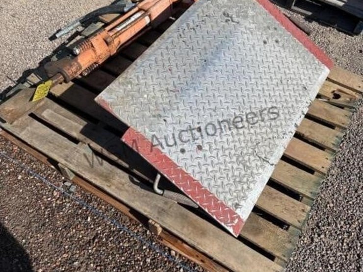 stanley-br-72-pneumatic-breaker-and-magliner-tl-image-2