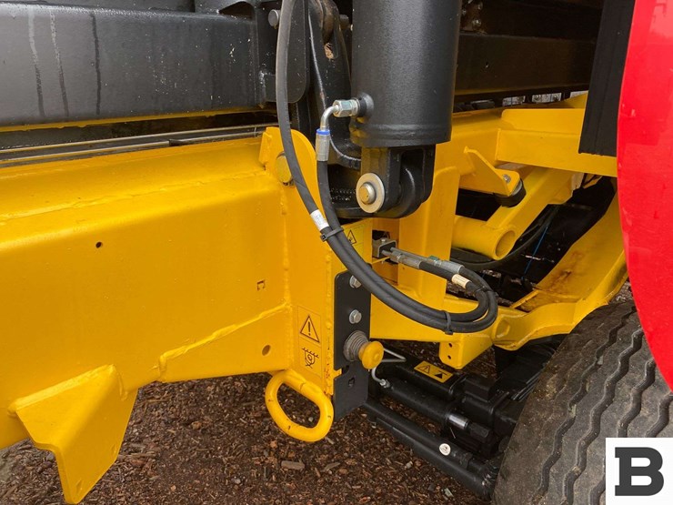 new-holland-340-image-39