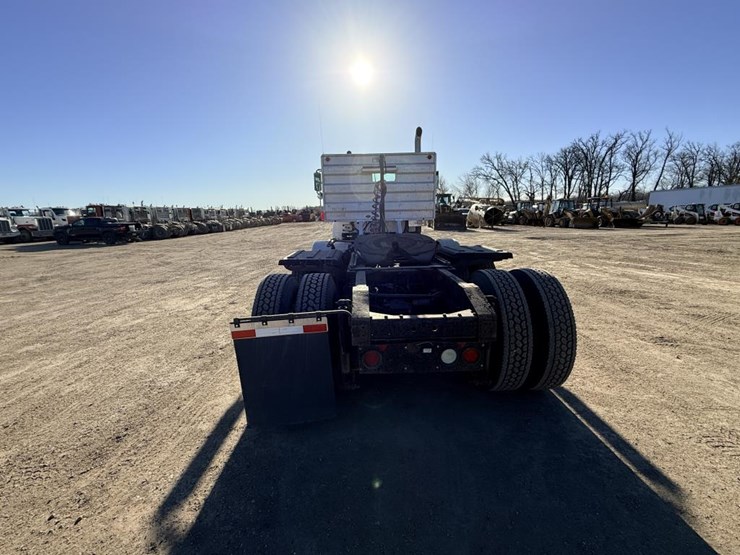 #1974-•-2008-international-eagle-day-cab-truck-tractor-image-4