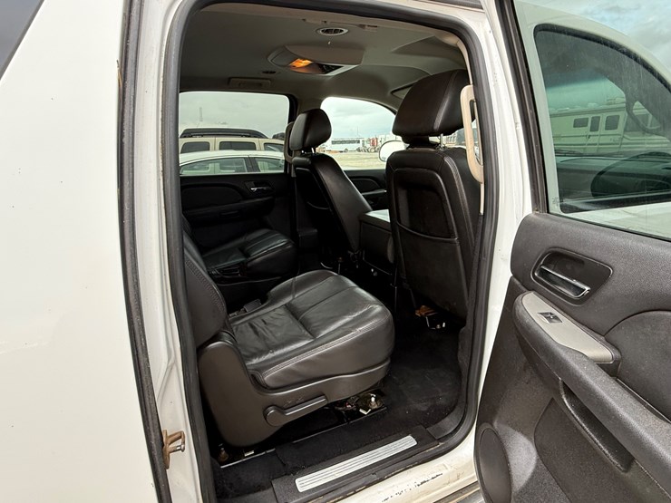 2012-chevrolet-suburban-image-54