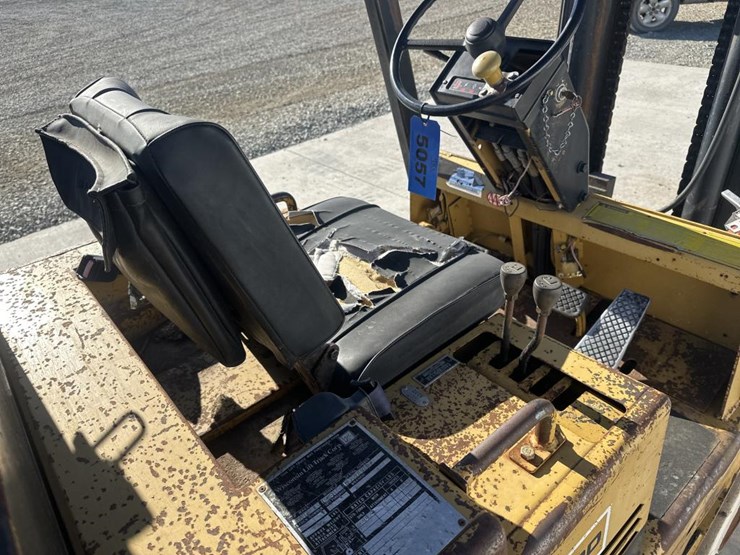 caterpillar-t80d-image-23