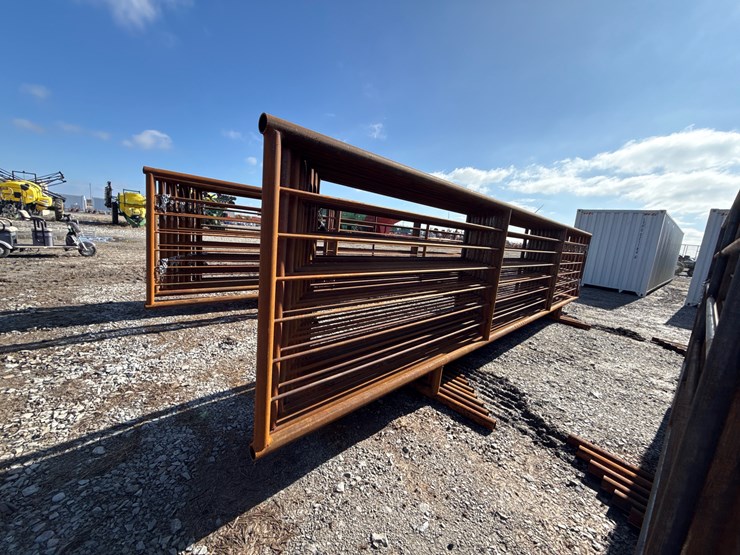 #22674-•-(9)-cattle-panels-&-(1)-gate-image-4